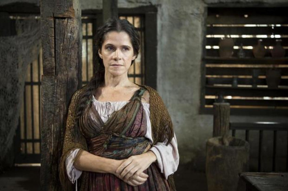 Elvira (Ingrid Guimarães) de Novo Mundo