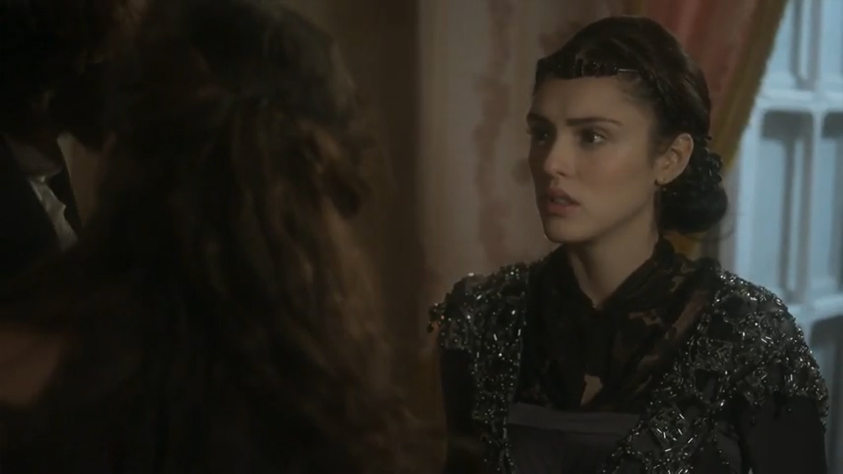 Elvira (Ingrid Guimarães) e Anna (Isabelle Drummond) em Novo Mundo