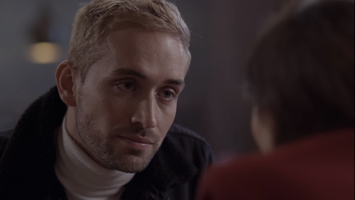 Fábio exige que Romina aborte o filho (Reprodução: Netflix)