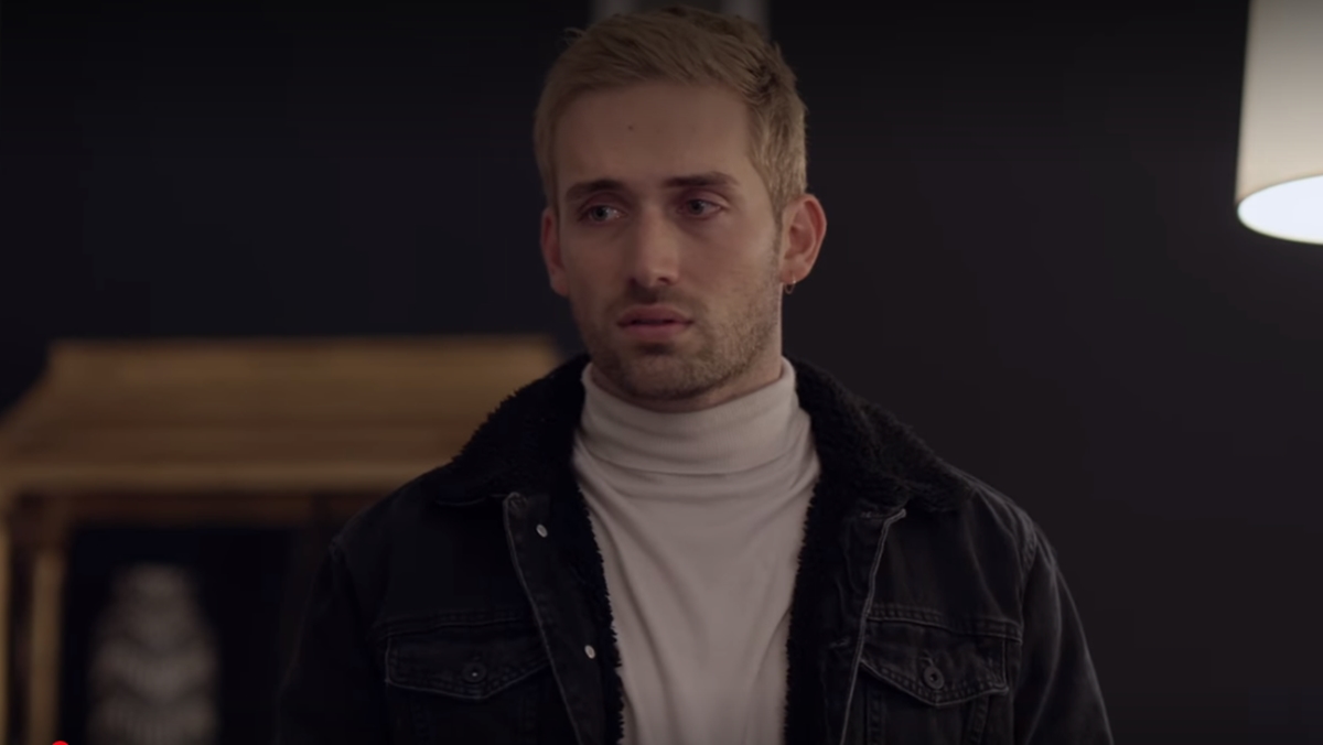 Fábio fica perplexo com atitude de Romina (Reprodução: Netflix)