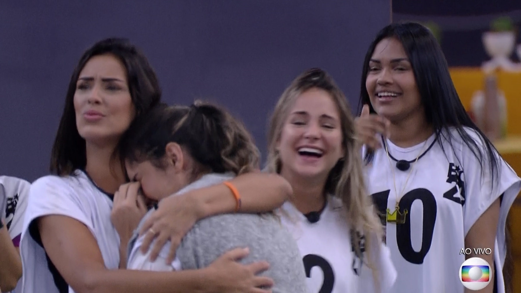 Gizelly chora com brincadeira de Tiago Leifert no BBB20 (Reprodução/TVGlobo)