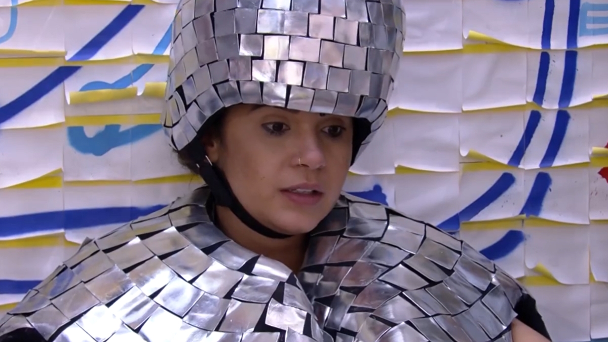 Gizelly com a roupa do castigo do monstro no BBB20