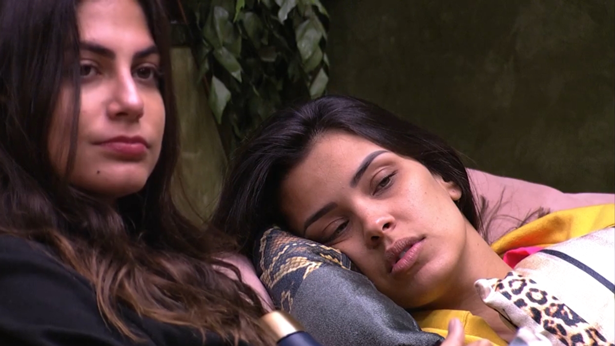 Mari e Ivy na sala do BBB20
