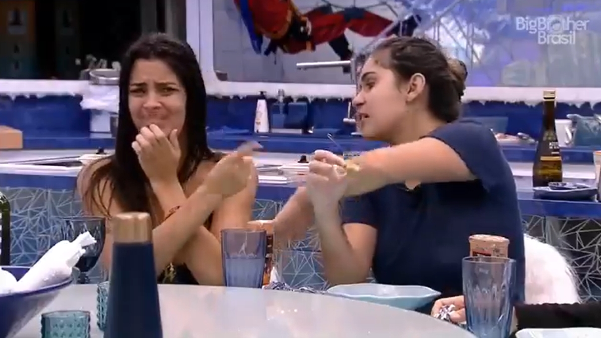 Ivy e Gizelly na cozinha vip do BBB20