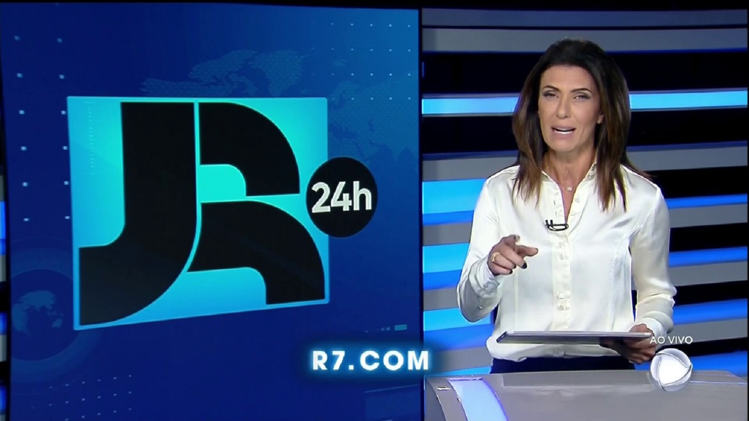 Janine Borba apresentando a edição da manhã do Jornal da Record