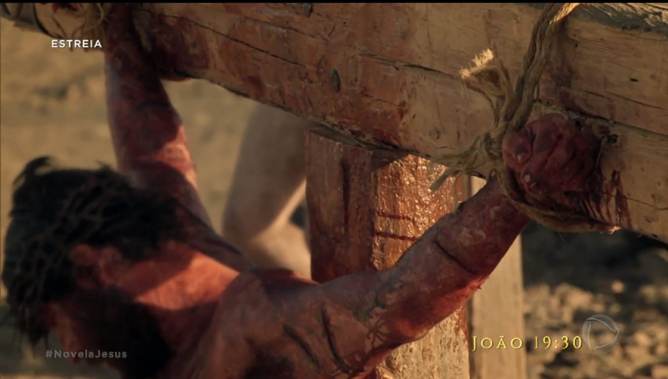 Jesus (Dudu Azevedo) crucificado em Jesus