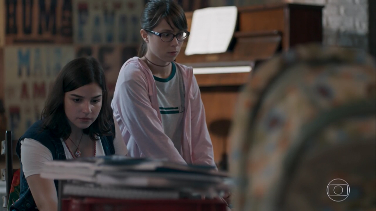 Keyla (Gabriela Medvedovski) e Benê (Daphne Bozaski) em Malhação