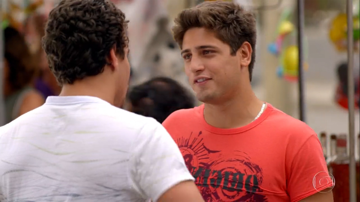 Leandro (Thiago Martins) e Roni (Daniel Rocha) em Avenida Brasil