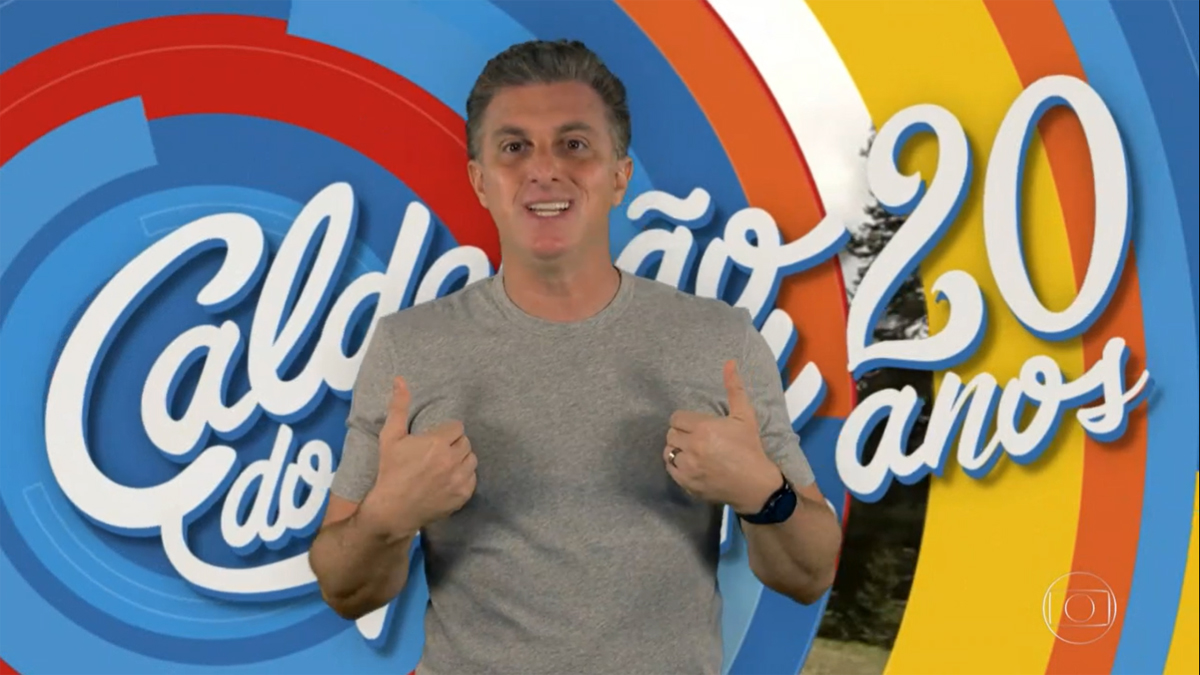 Luciano Huck apresentando o Caldeirão