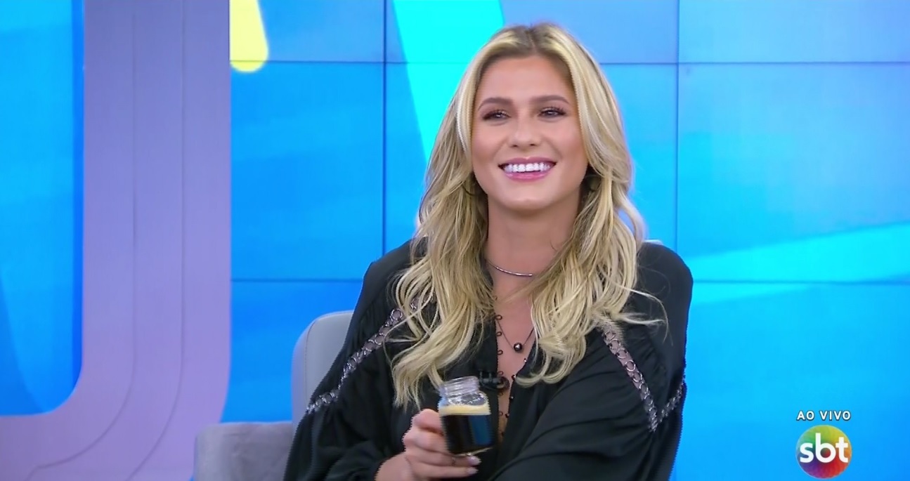 Lívia Andrade no Fofocalizando