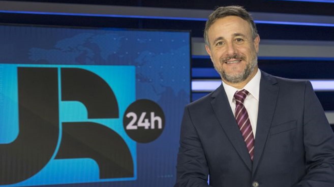 Lúcio Sturm apresentando o Jornal da Record