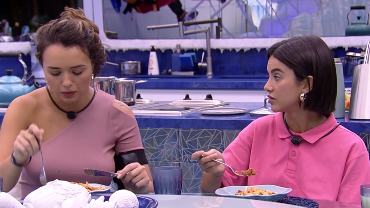 Manu Gavassi e Rafa Kalimann na cozinha VIP do BBB20