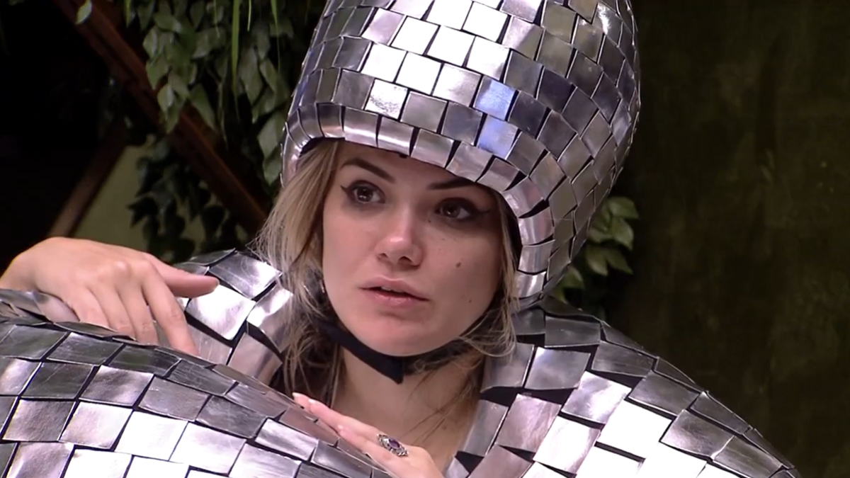 Marcela com o figurino do castigo do monstro no BBB20