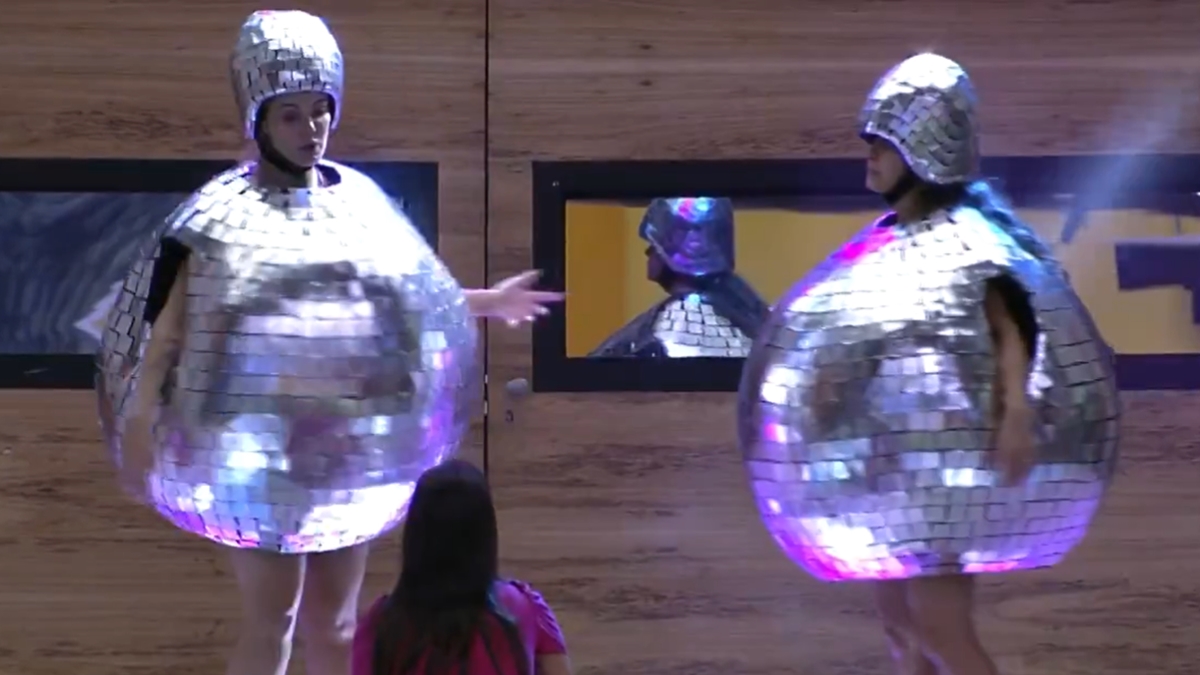 Marcela e Gizelly no castigo do monstro