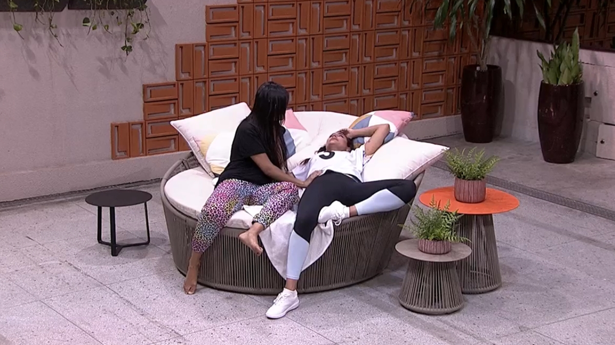 Mari chora após perder prova do BBB e Flayslane consola