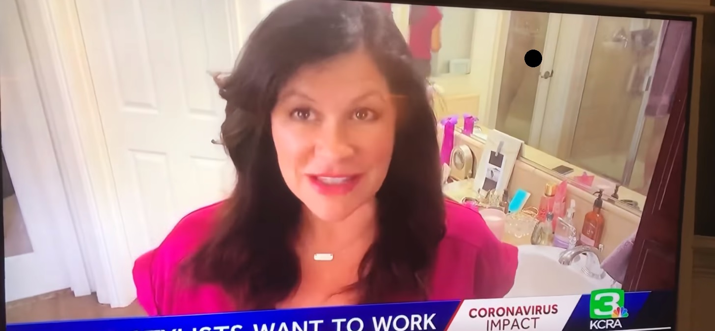 Melinda Meza, repórter da emissora TV KCRA 3