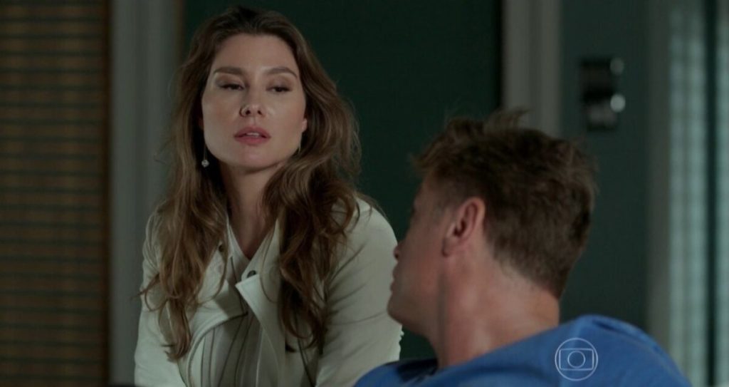 Natasha (Lavínia Vlasak) e Arthur (Fábio Assunção) de Totalmente Demais