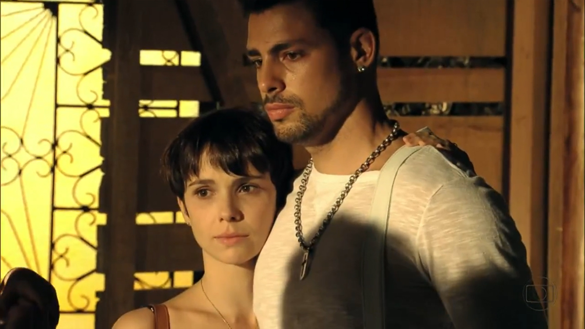 Nina (Débora Falabella) e Jorginho (Cauã Reymond) em Avenida Brasil