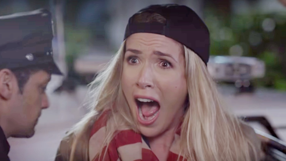 Patrícia vai parar na cadeia em Betty a Feia em NY (Reprodução: Netflix)