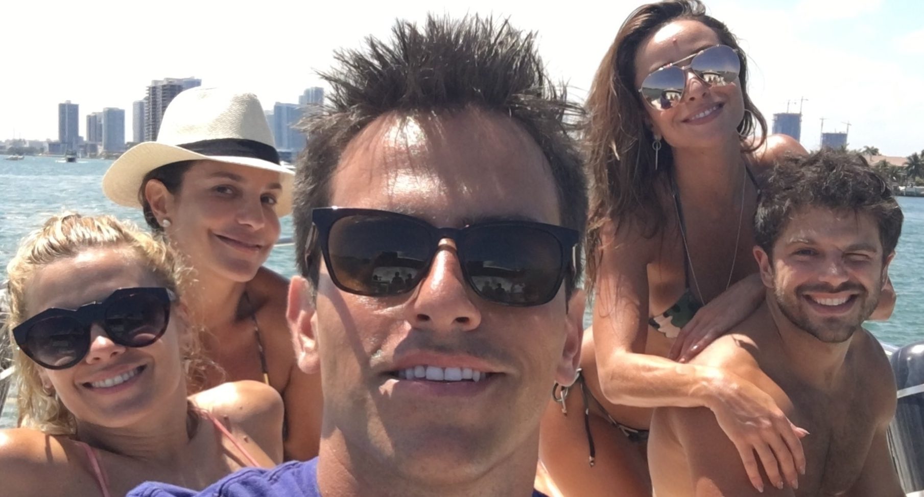 Rodrigo Branco com Sabrina Sato, Duda Nagle, Ivete Sangalo e Carolina Dieckmann