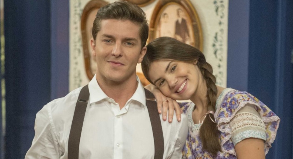 Romeu (Klebber Toledo) e Mafalda (Camila Queiroz) de Eta Mundo Bom!
