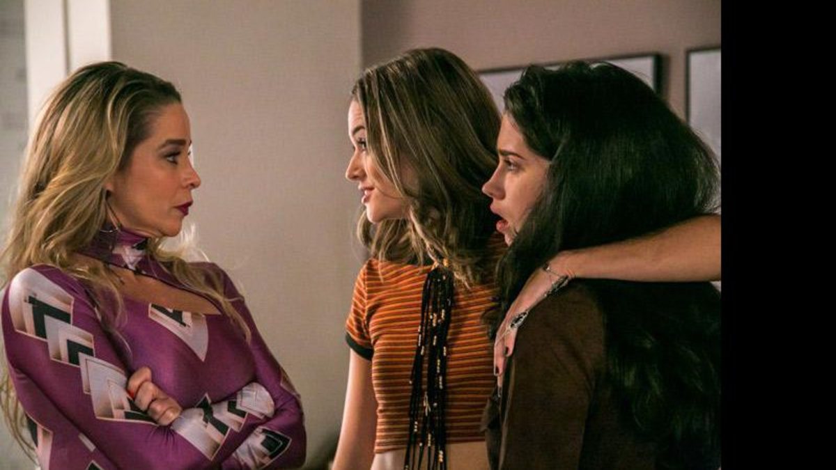 Suely (Danielle Winits), Cassandra (Juliana Paiva) e Débora (Olivia Torres) de Totalmente Demais