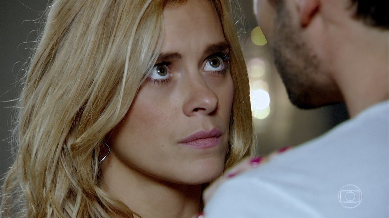 Teodora (Carolina Dieckmann) e Wallace Mu (Dudu Azevedo) em Fina Estampa