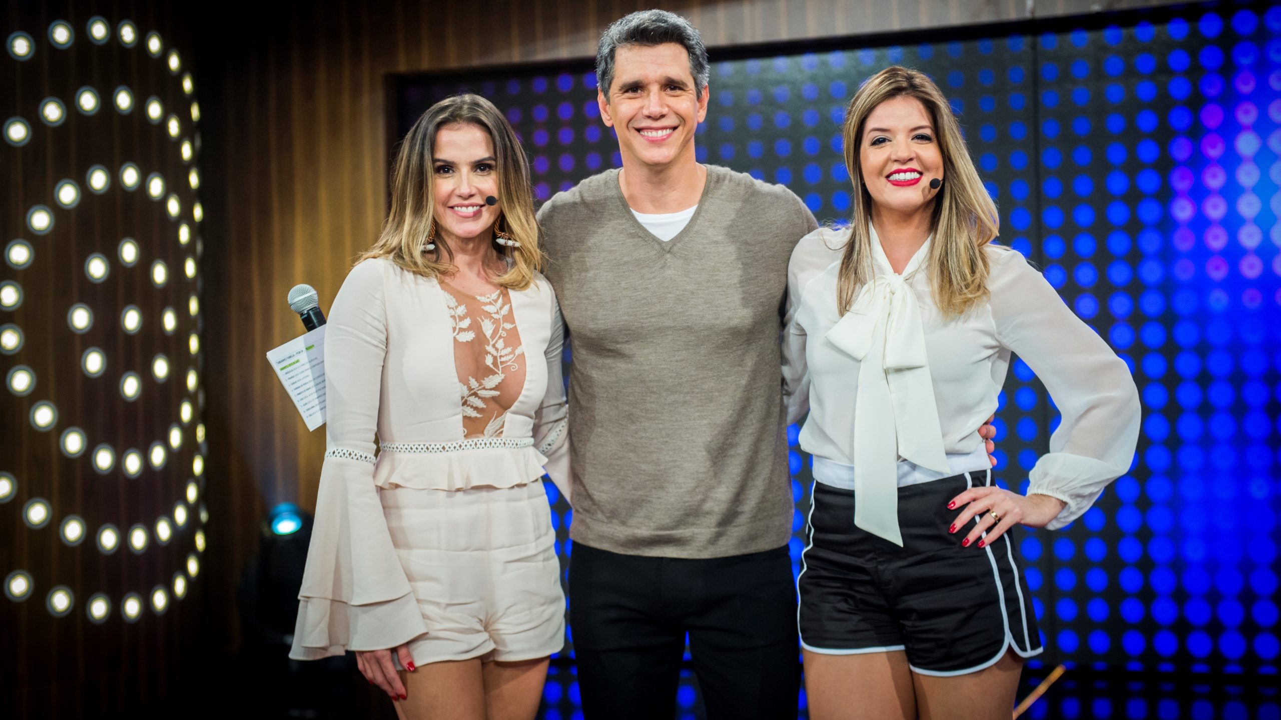 Deborah Secco, Mariana Santos e Márcio Garcia no Tamanho Família