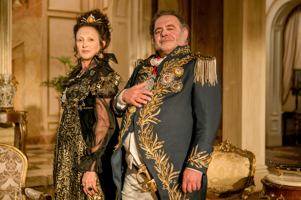 Carlota ( Débora Olivieri ) e Dom João ( Leo Jaime )