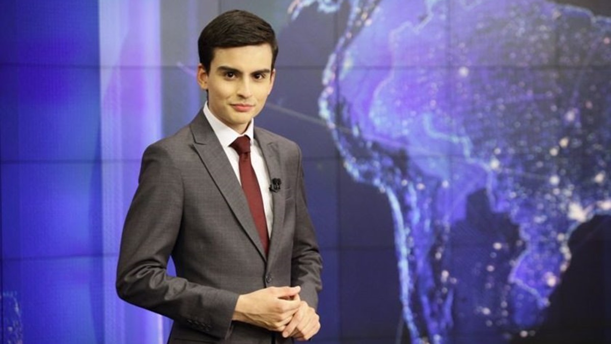 Dudu Camargo se atrasa para o Primeiro Impacto (Divulgação: SBT)