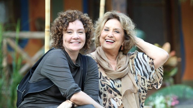 Alice (Thaís de Campos) e Íris (Eva Wilma) em Fina Estampa