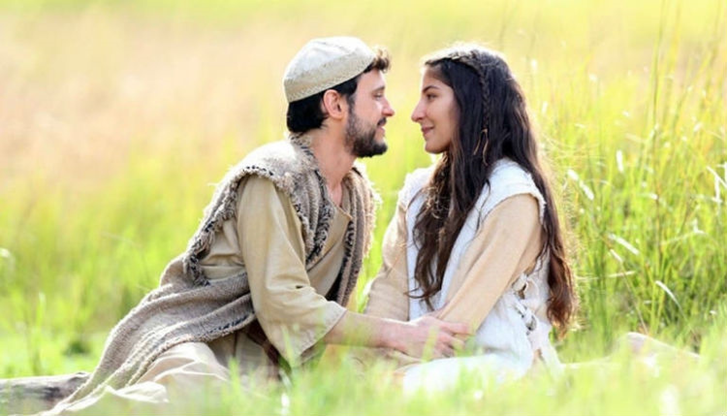 Guilherme Dellorto e Juliana Xavier como José e Maria na novela Jesus (Divulgação / Record TV)
