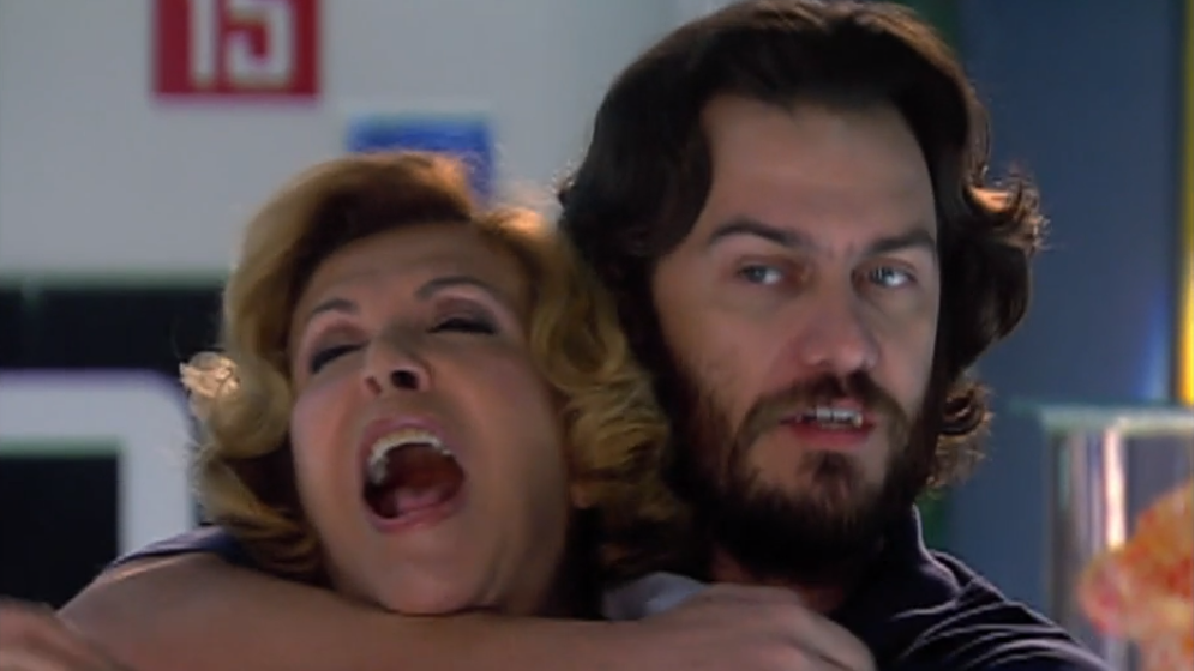 Ítala Nandi e Gabriel Braga Nunes como Júlia e Taveira em Caminhos do Coração (Reprodução / PlayPlus)