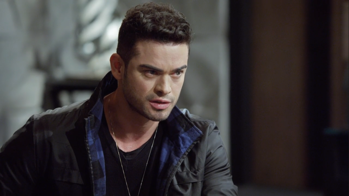 Sidney Sampaio como André em Apocalipse (Reprodução / PlayPlus)