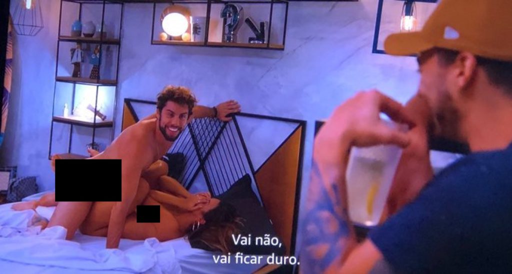 Cena de sexo no Soltos em Floripa (Reprodução / Twitter)