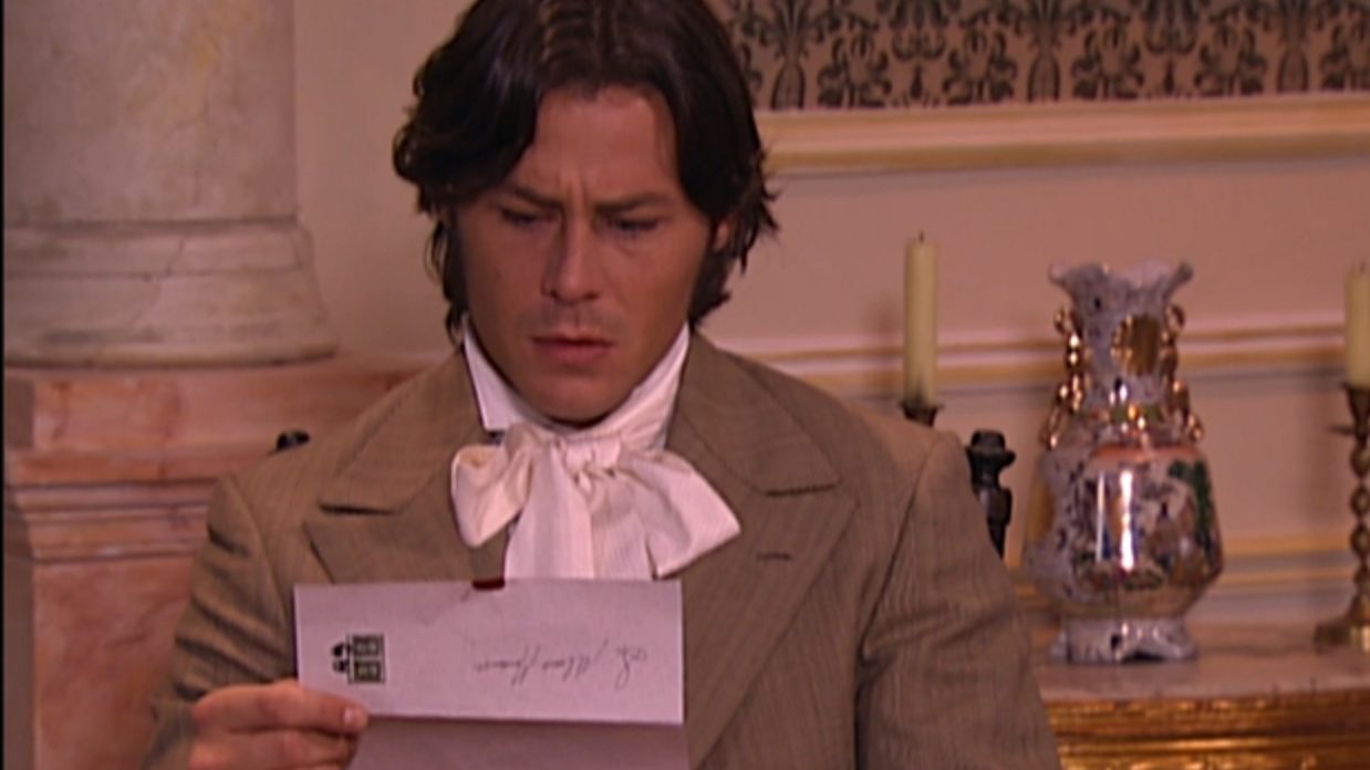 Álvaro (Theo Becker) recebe carta em A Escrava Isaura