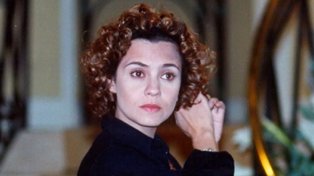 Adriana Esteves como Sandrinha em Torre de Babel