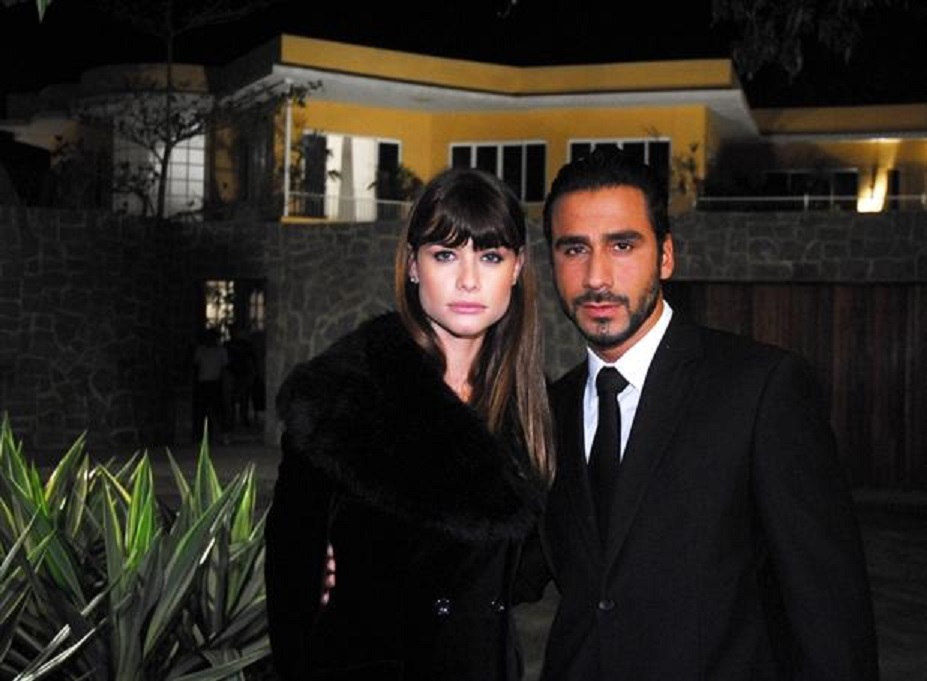 Alinne Moraes como Silvia e Júlio Rocha como João Batista em Duas Caras