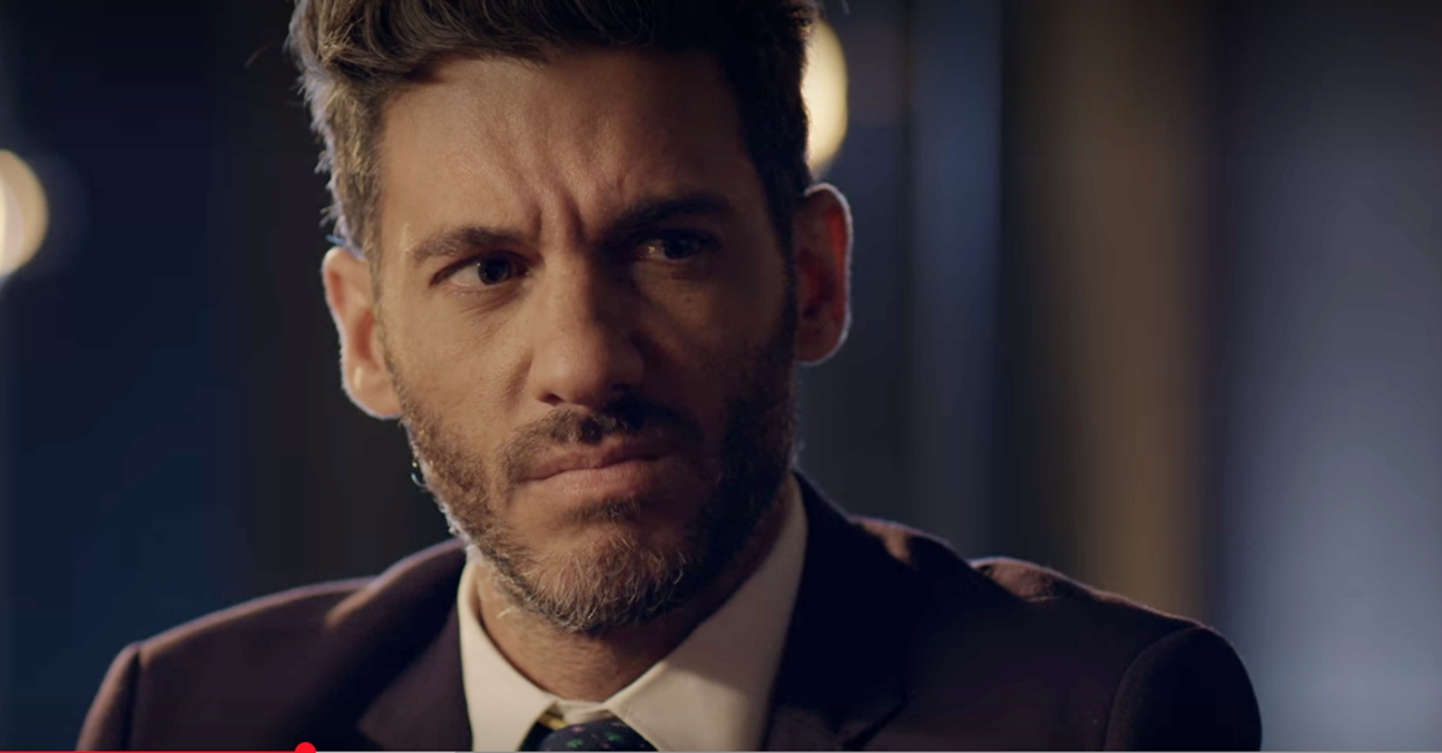 Armando revela que está apaixonado por Betty (Reprodução: Netflix)