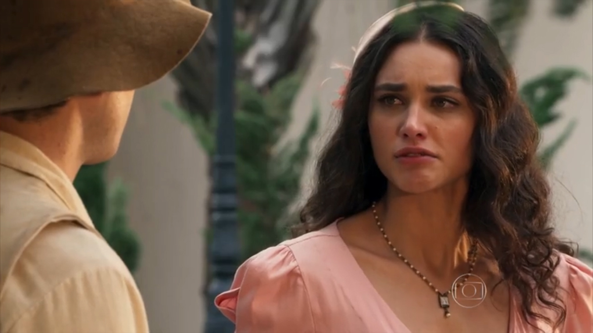 Candinho (Sergio Guizé) e Filomena (Débora Nascimento) em Êta Mundo Bom!