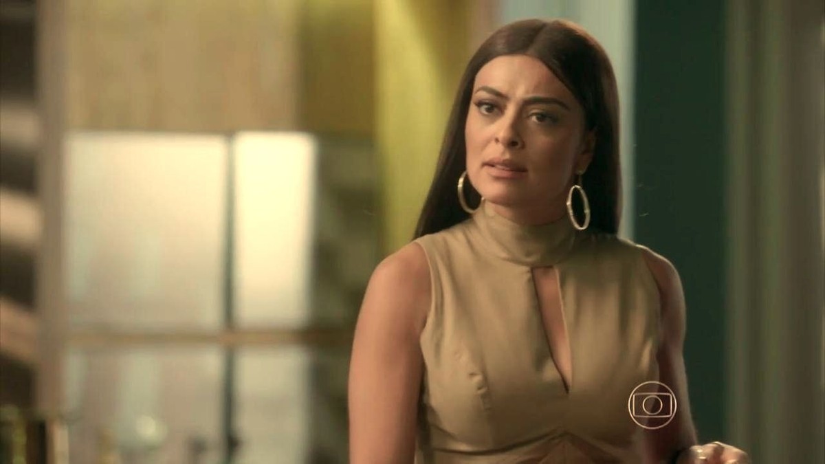 Carolina (Juliana Paes) em Totalmente Demais