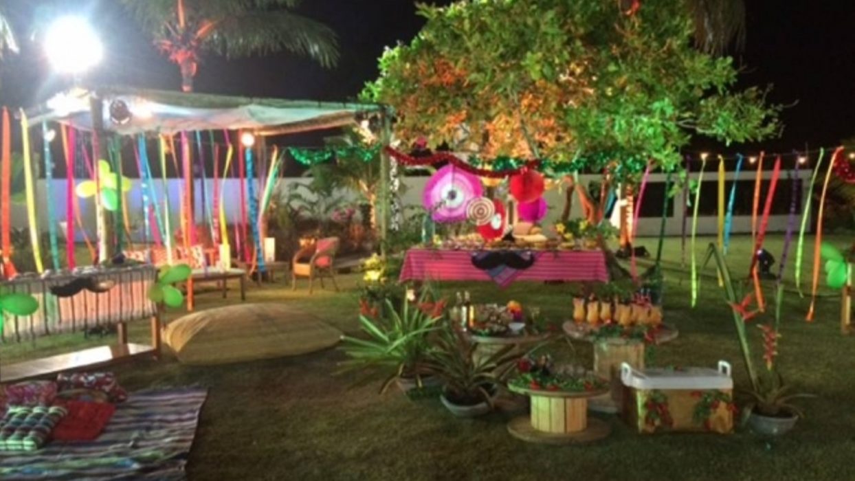 Cenário pronto para festas no De Férias com o Ex Brasil
