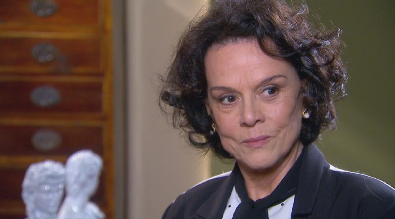 Clarisse Abujamra como Dona Antonieta em Carinha de Anjo
