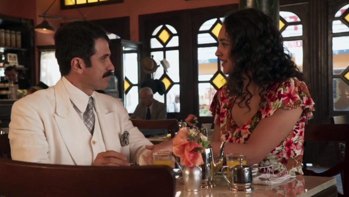 Ernesto (Eriberto Leão) e Filomena (Débora Nascimento) de Êta Mundo Bom!