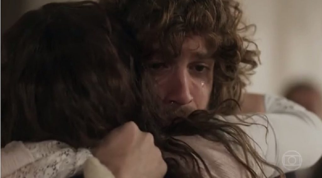 Joaquim (Chay Suede) descobre que é filho de Amália (Vanessa Gerbelli) em Novo Mundo
