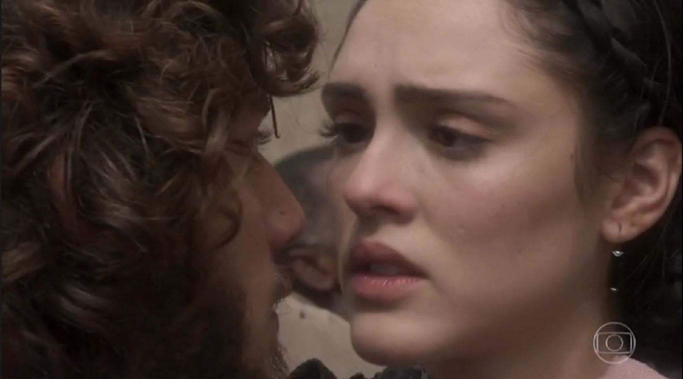 Joaquim (Chay Suede) e Anna (Isabelle Drummond) em Novo Mundo