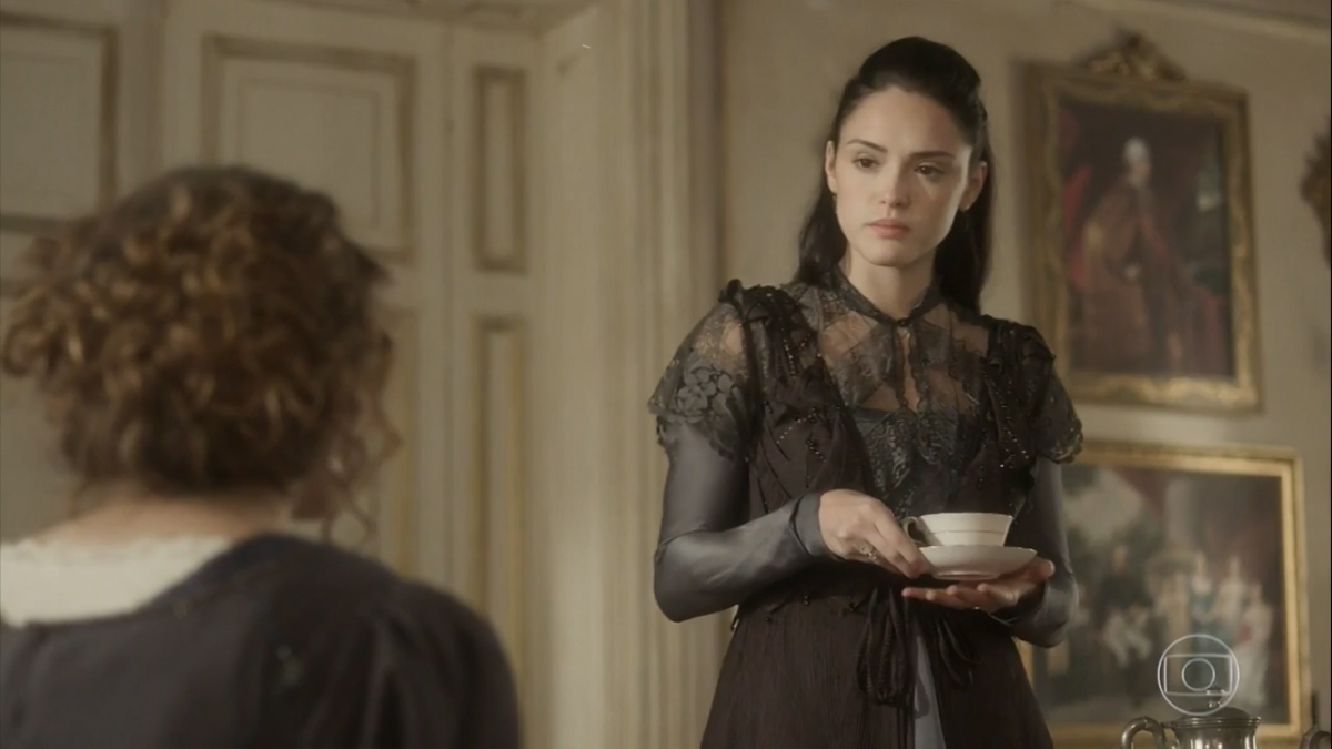 Leopoldina (Letícia Colin) e Anna (Isabelle Drummond) em Novo Mundo