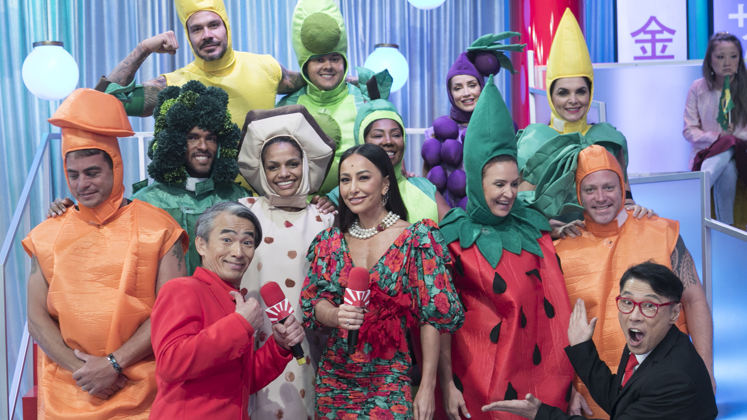 Elenco do Made in Japão, com Sabrina Sato