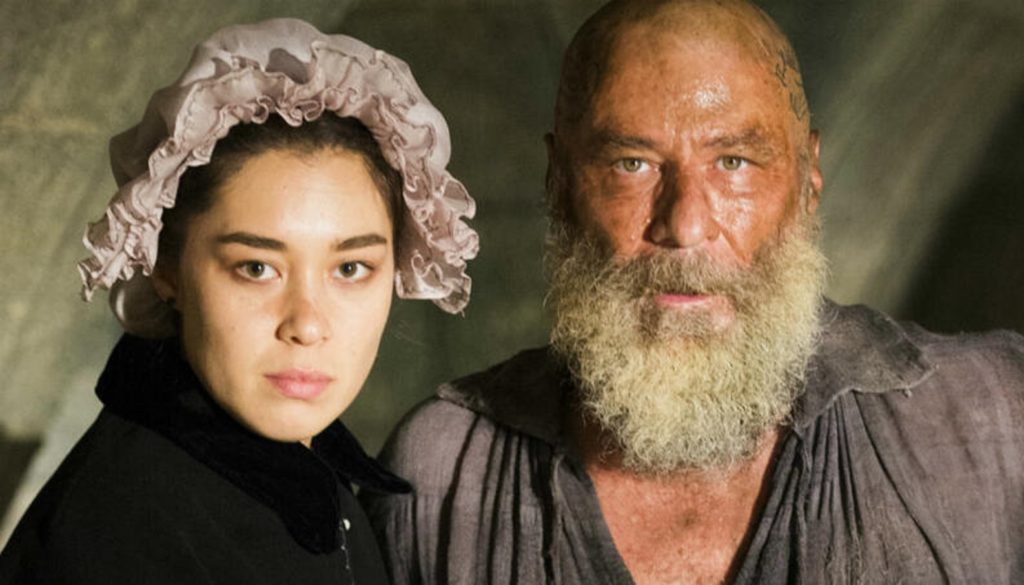 Miss Liu (Luana Tanaka) e Fred Sem Alma (Leopoldo Pacheco) em Novo Mundo