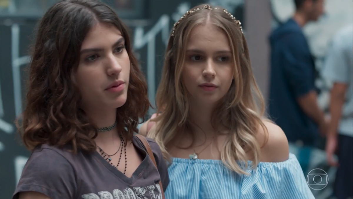 Samantha (Giovanna Grigio) e Clara (Isabella Scherer) em Malhação